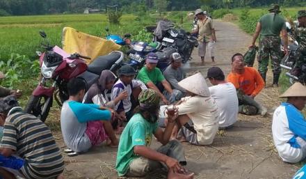 Semangat Gotong Royong Warga Murtigading Sengkuyung TNI Manunggal Membangun Desa (TMMD)